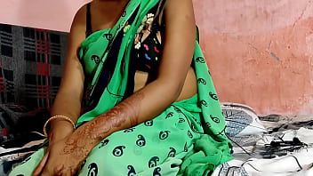 Riproduci Masturbarsi davanti alla cameriera indiana hindi roleplay video hd con voce chiara