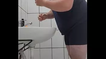 播放 睡前洗胡须