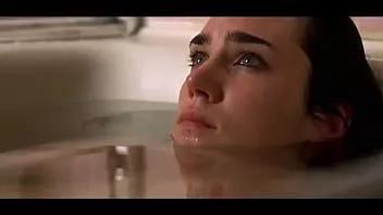 play Jennifer entblößt ihre Möpse in der Badewanne
