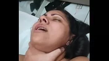 Redare Cocoș monstru care îmi dă dracului în gât și îmi strânge gâtul