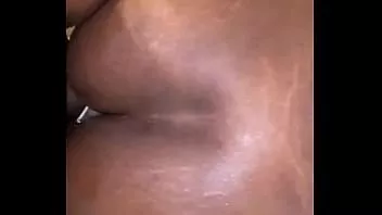 চালান আজ্ঞাবহ কালো bbw চুষা এবং fucks
