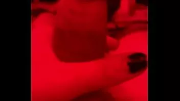 播放 无辜的小男孩暨工厂荡妇玩弄并向你展示他成熟的阴茎