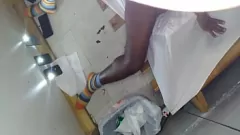 تشغيل زوجات متوحشات يصبحن فظيعات في الكشك: لا يوجد أي حظر على إباحية الهواة