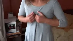 play Amatori MILF în bikini își desfășoară corpul curvy și îi face pe cocoșii să fie greu