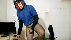 تشغيل مراقب الاباحية الفضولي يحصل على حميمة مع ديك متنقل