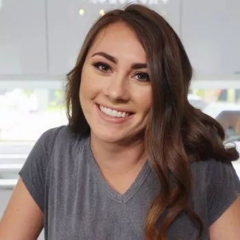 Pornstar Mackenzie Mace